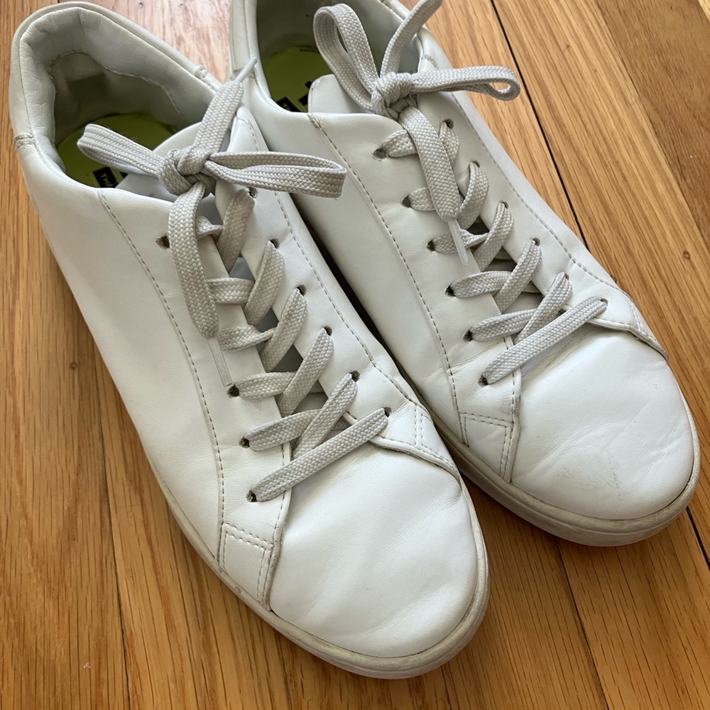 Good condition white thousand fell shoes women’s size 6